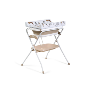 Cambiador y bañera plegable blanco con estampado de animales de safari y estante de almacenamiento beige.